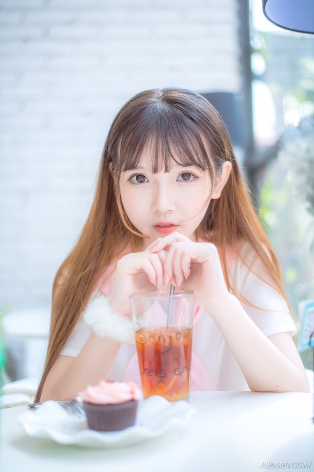 不管黑猪白猪，都是猪。不管笨猪蠢猪，在一起就不孤独。by韩寒——韩寒《『一个』》